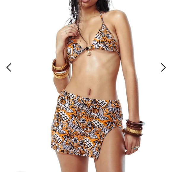 Selling set. Top:UK 6 women’s. Bikini bottom: UK 8 women’s. Skirt is a large. - Picture 7 of 7